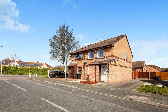 2 Bedroom Maisonette To Rent In Damigos Road, Gravesend, Kent, DA12