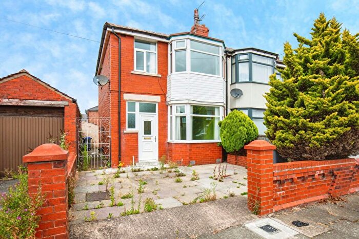 3 Bedroom End Of Terrace House For Sale In Lulworth Avenue, Blackpool, FY3