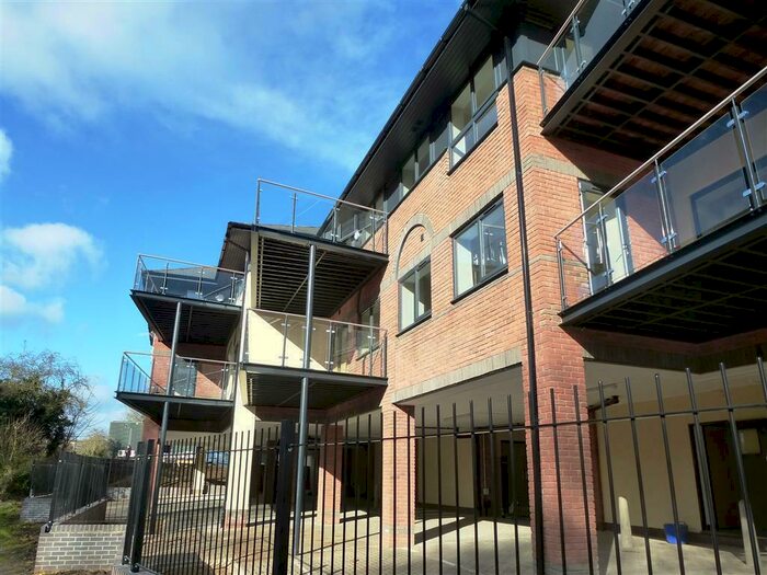 1 Bedroom Flat To Rent In Tramway Road, Banbury, OX16