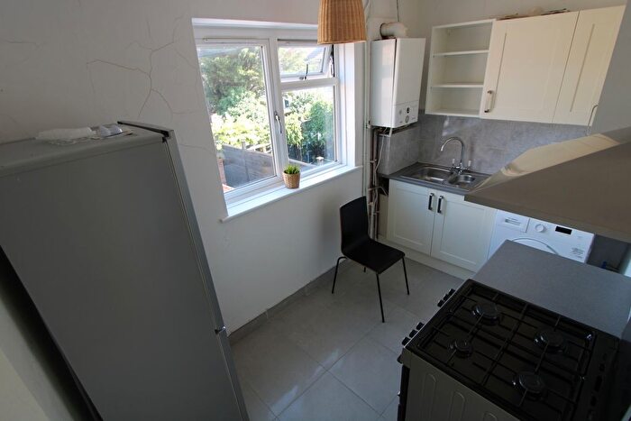 3 Bedroom Flat To Rent In Streatham Vale, SW16