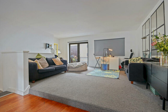 3 Bedroom Apartment To Rent In Hutchings Wharf, Canary Wharf, E14