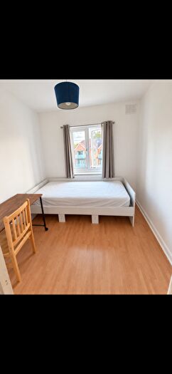 3 Bedroom Flat To Rent In Green Lanes, Southgate, N21