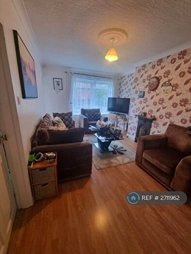 3 Bedroom Maisonette To Rent In Brompton Pool Road, Birmingham, B28