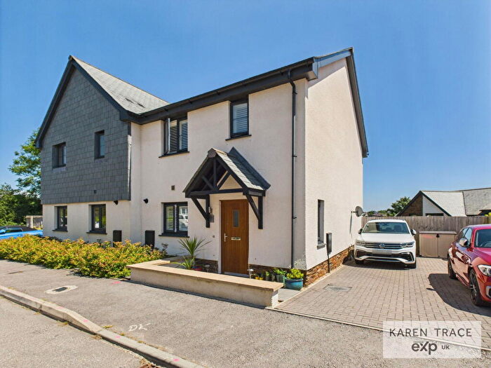 3 Bedroom Semi-Detached House For Sale In Carne Close, Fowey, PL23