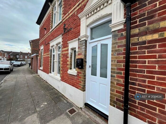 1 Bedroom Flat To Rent In Warren Avenue, Portsmouth, PO4