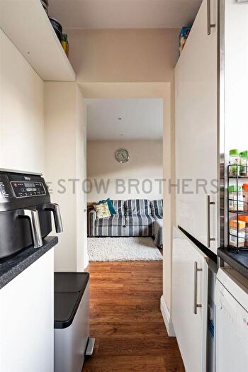 1 Bedroom Flat To Rent In Wigram Road, Wanstead, E11