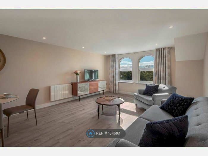 2 Bedroom Flat To Rent In Woodlands View, Lytham St. Annes, FY8