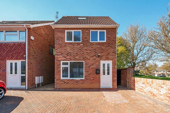 3 Bedroom Detached House To Rent In Carisbrooke, Maidenhead, SL6