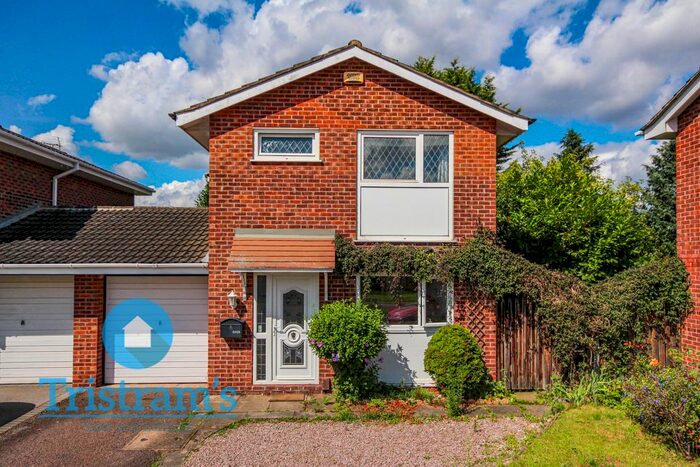 3 Bedroom Detached House To Rent In Dale Close, West Bridgford, Nottingham, NG2