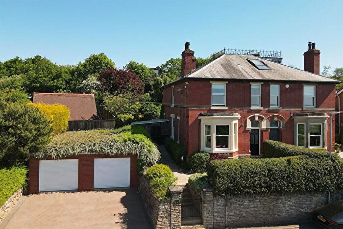 4 Bedroom Semi-Detached House For Sale In Blakelow Road, Macclesfield, SK11