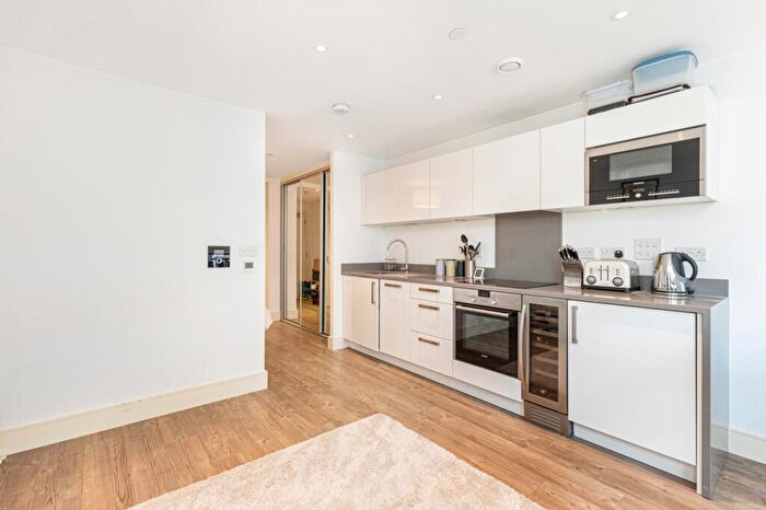 Flat To Rent In Gillespie Court, Queensland Road, Holloway, London, N7
