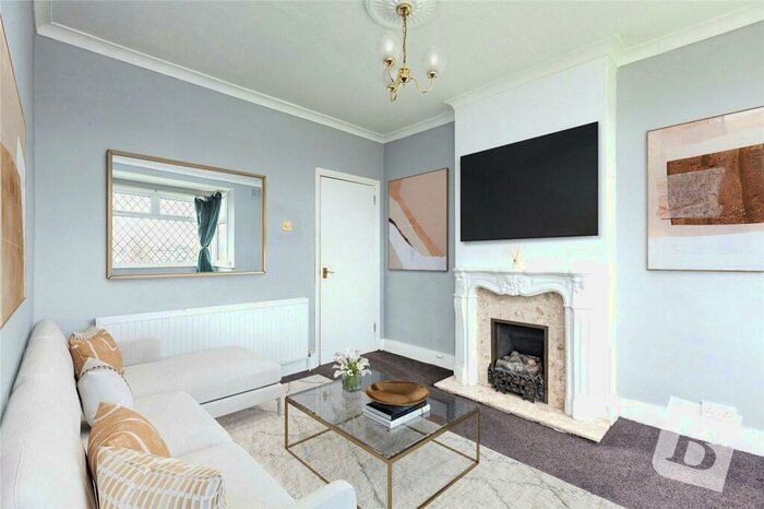 2 Bedroom Maisonette To Rent In Westland Avenue, Hornchurch, RM11