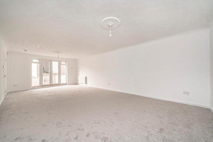 5 Bedroom Detached House To Rent In Ravensbourne Park Crescent, Catford, SE6