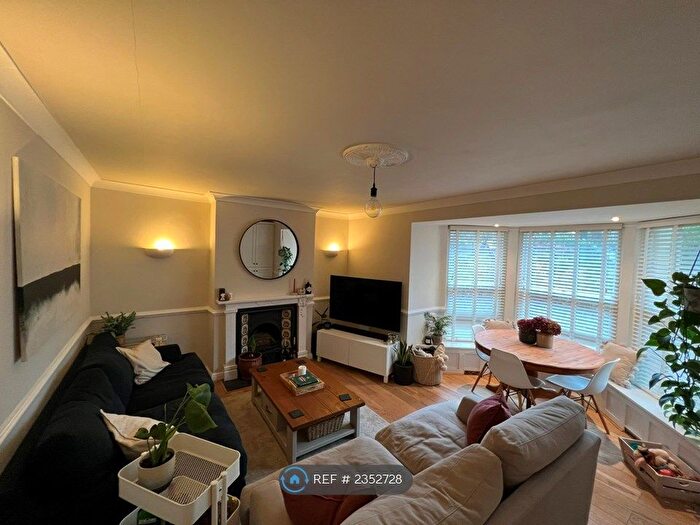 2 Bedroom Flat To Rent In Royal Park, Clifton, Bristol, BS8