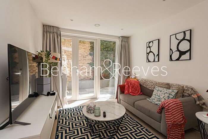 1 Bedroom Flat To Rent In Sinclair Road, Kensington, W14