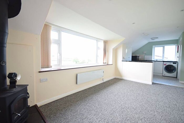 2 Bedroom Flat To Rent In Lower Worthygate, Horns Cross, EX39