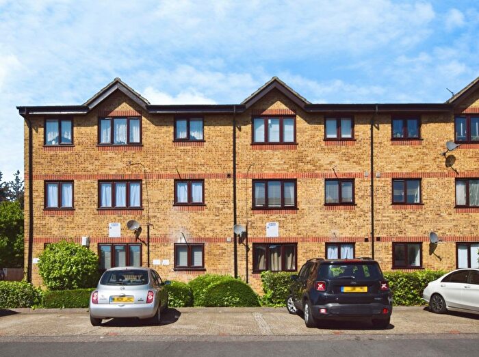 Studio For Sale In Vignoles Road, Romford, RM7