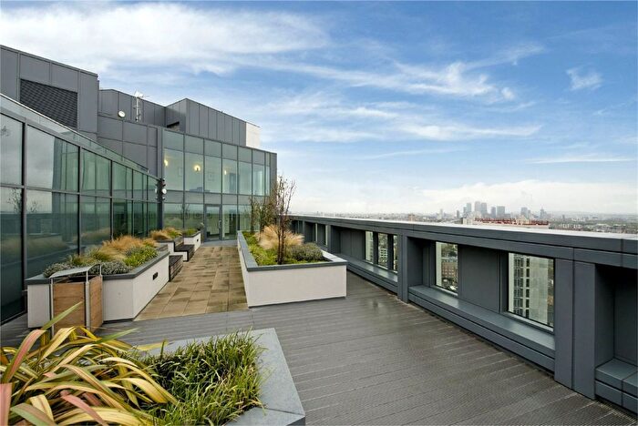 2 Bedroom Flat To Rent In Altitude Point, Alie Street, E1