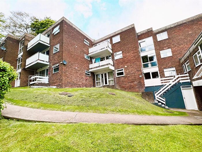 2 Bedroom Apartment To Rent In Havelock Rise, Luton, LU2