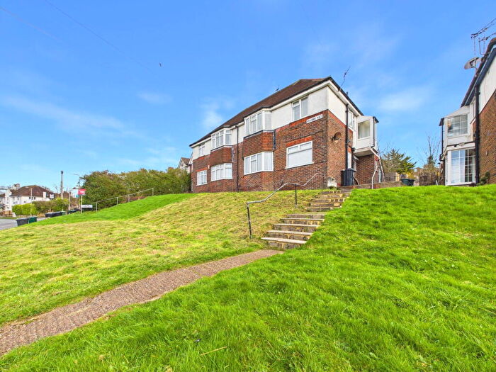 2 Bedroom Maisonette For Sale In Hillside Way, Bevendean, Brighton, BN2