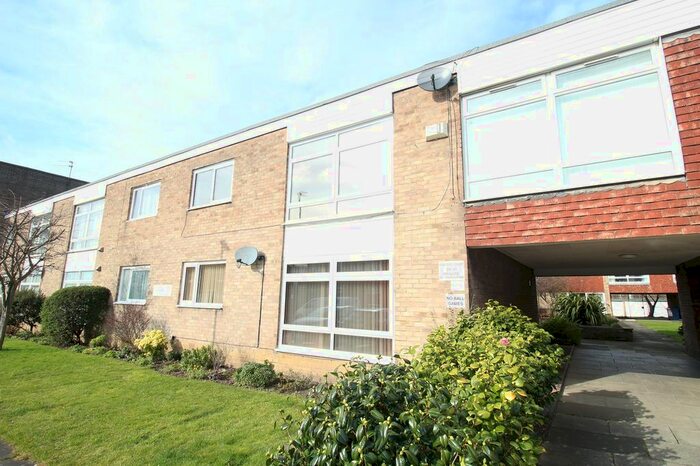 2 Bedroom Flat To Rent In Hunters Court, Gosforth, Newcastle Upon Tyne, NE3