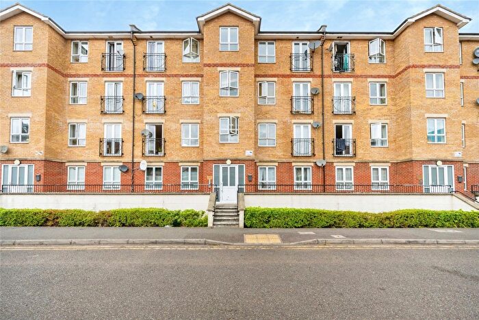 2 Bedroom Flat For Sale In Grove Road, Luton, Bedfordshire, LU1