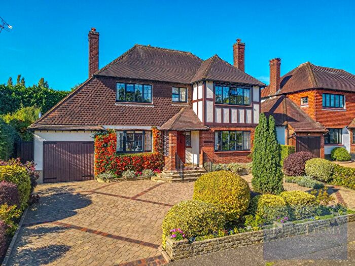 3 Bedroom Detached House For Sale In Daleside Gardens, Chigwell, Essex, IG7