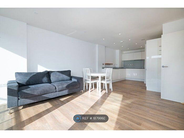 1 Bedroom Flat To Rent In Massey House, London, SW19