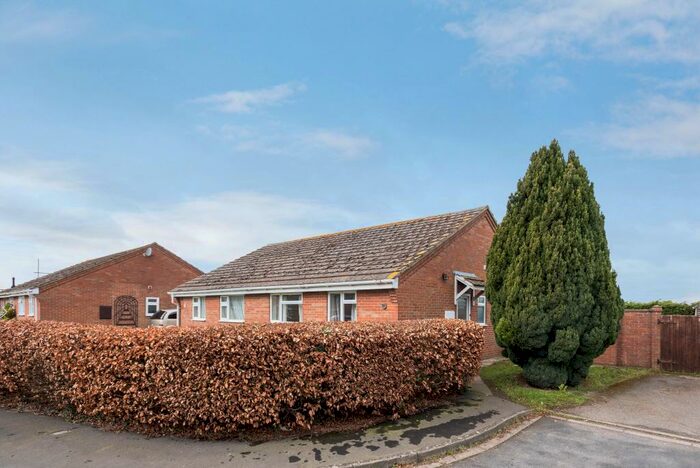 2 Bedroom Bungalow To Rent In The Cedars, Benson, Wallingford, OX10