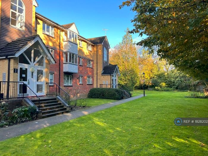 1 Bedroom Flat To Rent In Cherry Court, Pinner, HA5