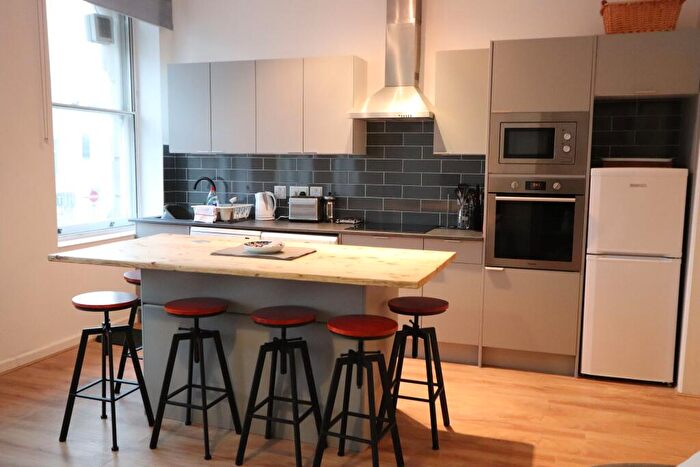 3 Bedroom Flat To Rent In Flat, A West Street, St. Philips, Bristol, BS2