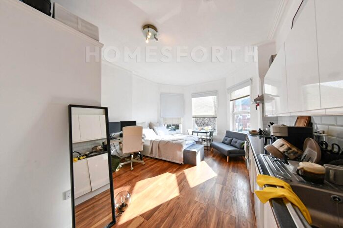 Studio To Rent In Manstone Road, London, NW2