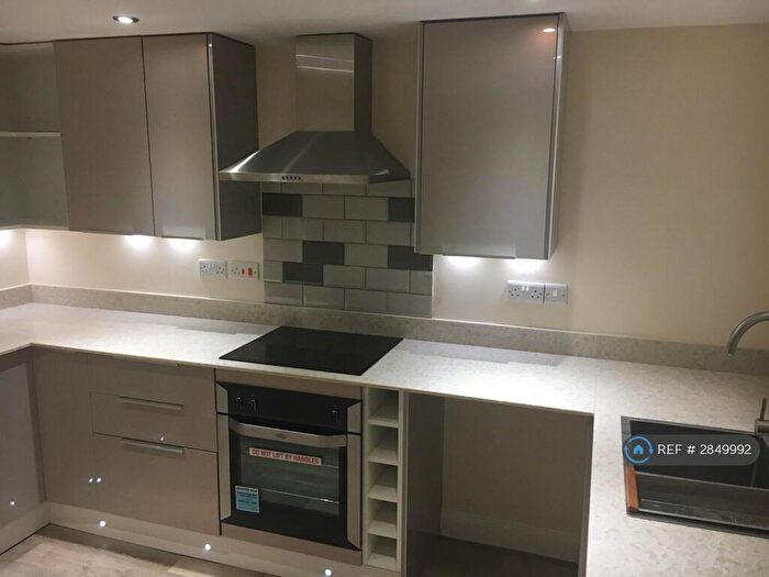 1 Bedroom Flat To Rent In Crown Lane, Theale, RG7