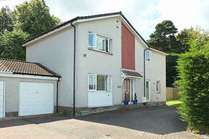 4 Bedroom Link Detached House For Sale In Ochiltree Drive, Mid Calder, Livingston, EH53