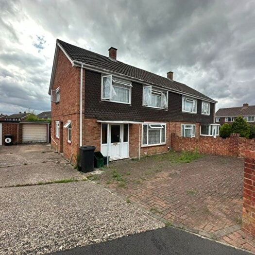 4 Bedroom Semi Detached House For Sale In The Haywards, Thatcham, RG18