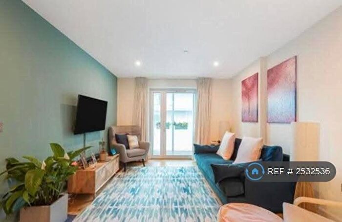 3 Bedroom Flat To Rent In Harper Studios, London, SE18