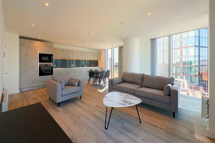 2 Bedroom Apartment To Rent In The Blade, M15