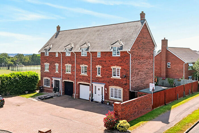 5 Bedroom Town House For Sale In Ironwood Avenue, Desborough, NN14