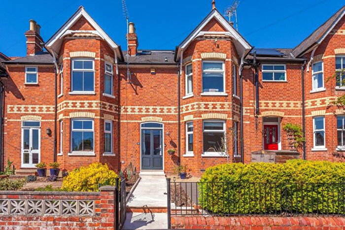 3 Bedroom Terraced House For Sale In Hemdean Rise, Caversham, Reading, RG4