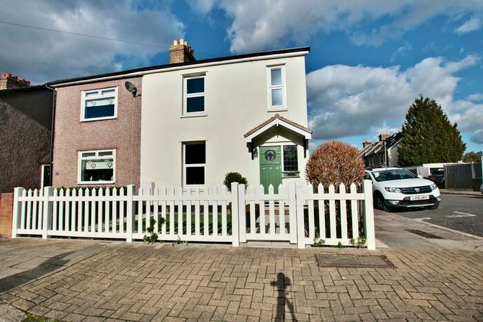 3 Bedroom Semi-Detached House To Rent In Wellington Road, Bromley, BR2