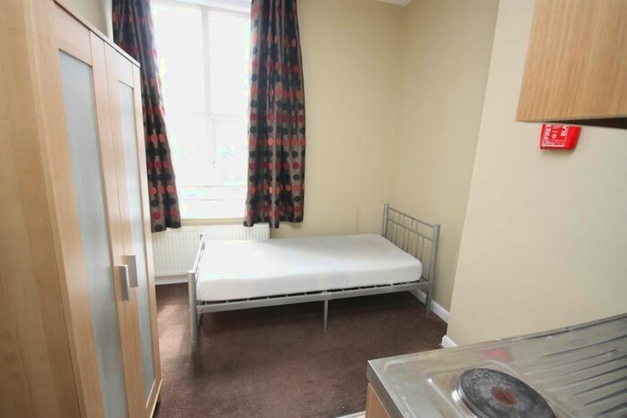 Studio To Rent In High Road, Willesden, London, NW10