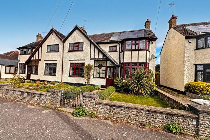 4 Bedroom Semi Detached House For Sale In Arcadian Gardens, Hadleigh, Essex, SS7