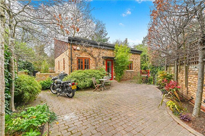 5 Bedroom Detached House For Sale In Gloucester Drive, London, N4