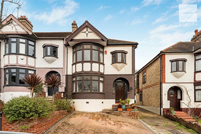 3 Bedroom End Terrace House For Sale In East View, Highams Park, E4