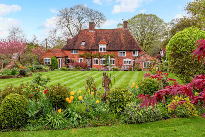 3 Bedroom Detached House For Sale In Ripley Road, East Clandon, GU4