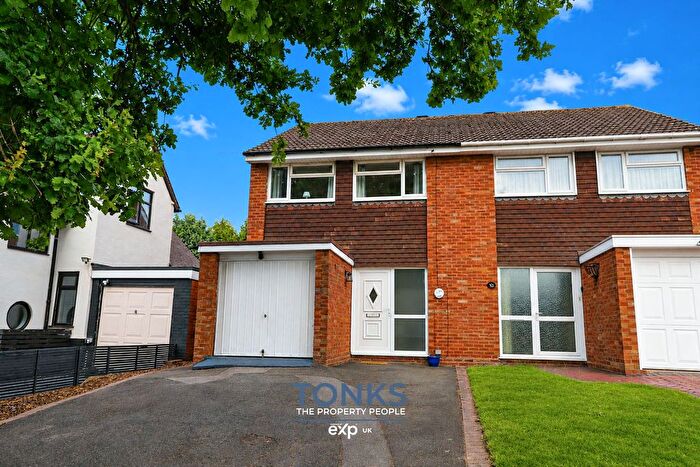 3 Bedroom Semi-Detached House For Sale In Alexandra Road, Halesowen, B63