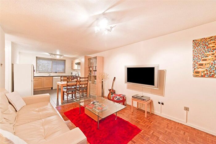2 Bedroom Flat To Rent In Jeygrove Court, Hatton Garden, EC1N