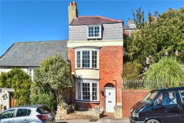 2 Bedroom Cottage To Rent In Chamberlaine Road, Weymouth, DT4