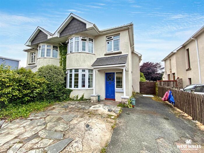 3 Bedroom Semi-Detached House For Sale In Shipmans Lane, Haverfordwest, SA61