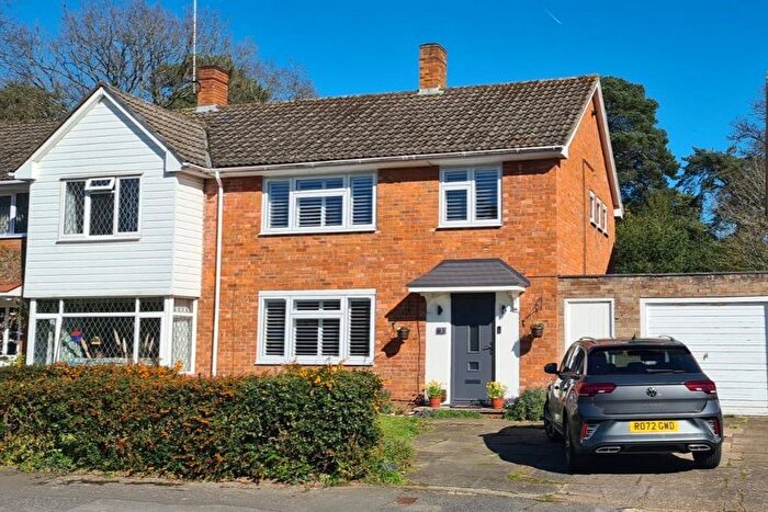 3 Bedroom Semi Detached House For Sale In Primrose Walk, Bracknell, Berkshire, RG12